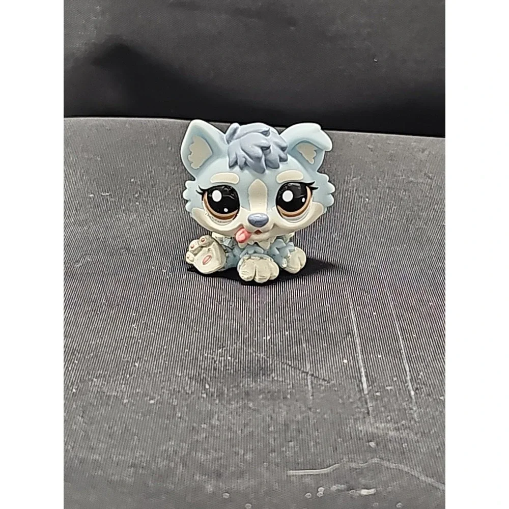 Authentic Littlest Pet Shop # 1683 Silver Gray Cream Baby Husky Puppy Brown Eyes